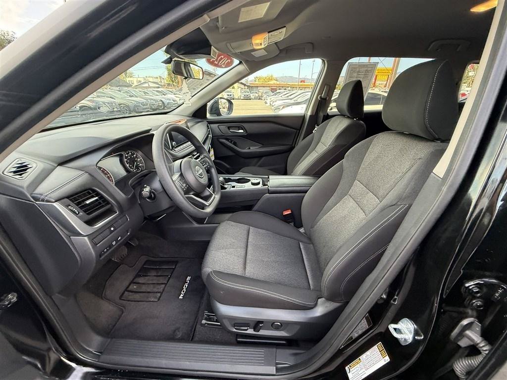 Used 2024 Nissan Rogue SV AWD/4WD image 16