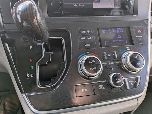 Used 2015 Toyota Sienna XLE w/ XLE Navigation Package image 21