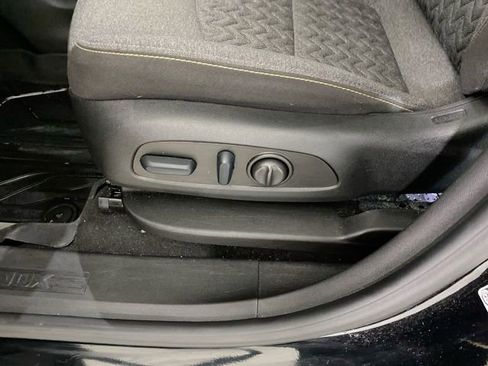 Used 2023 Chevrolet Equinox LT image 25