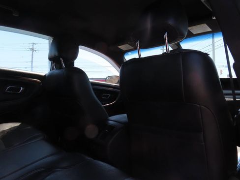 Used 2015 Ford Taurus Limited FWD image 38