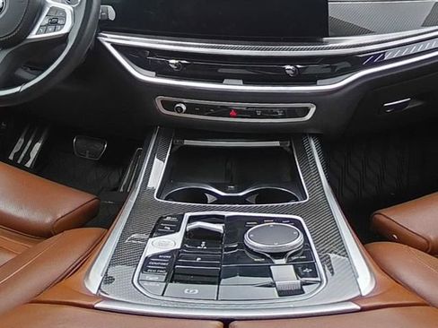 Used 2023 BMW X7 M60i AWD/4WD image 22