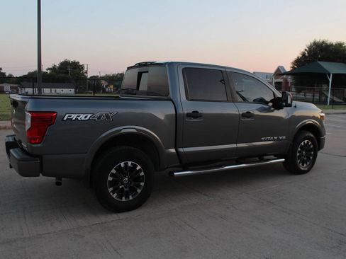 Used 2018 Nissan Titan PRO-4X w/ Pro-4x Convenience Package AWD/4WD image 7