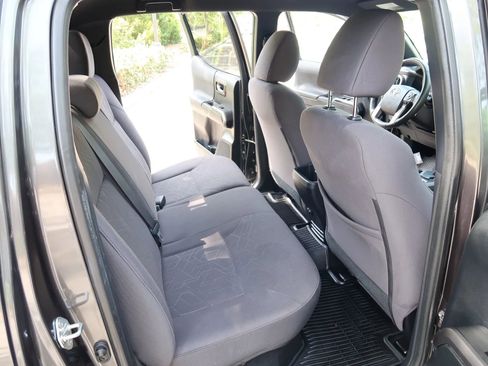 Used 2018 Toyota Tacoma TRD Off-Road w/ Technology Package image 25