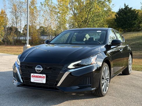New 2025 Nissan Altima 2.5 SL image 2