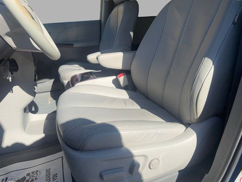 Used 2011 Toyota Sienna XLE FWD image 16