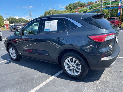 Used 2022 Ford Escape SE image 4