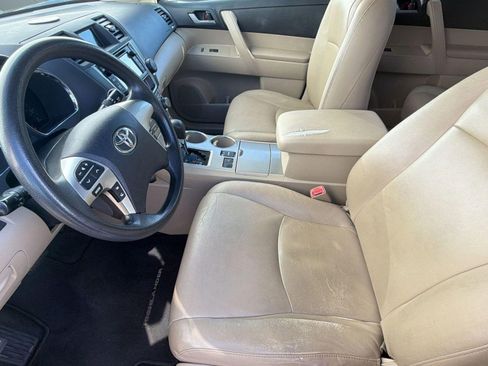 Used 2013 Toyota Highlander Plus FWD image 15