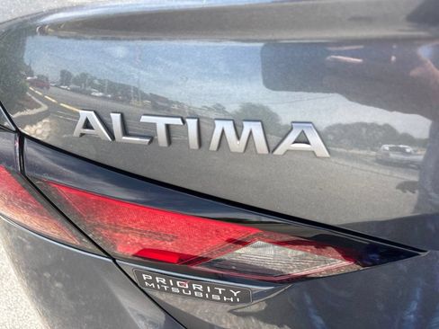 Used 2025 Nissan Altima 2.5 SV FWD image 29