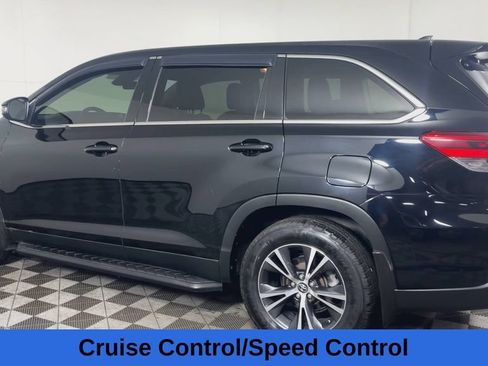 Used 2019 Toyota Highlander Plus AWD/4WD image 9
