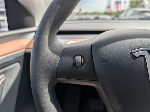 Used 2024 Tesla Model Y Long Range AWD/4WD image 20