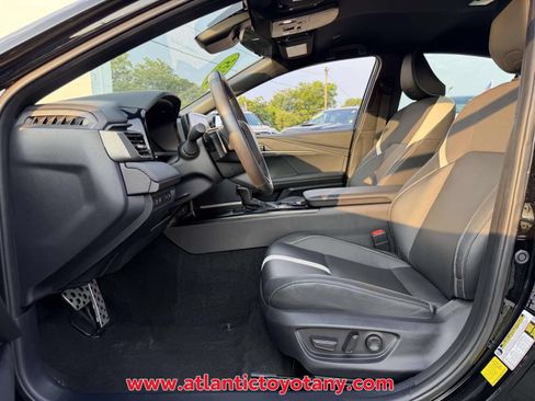 Used 2025 Toyota Camry SE FWD image 14
