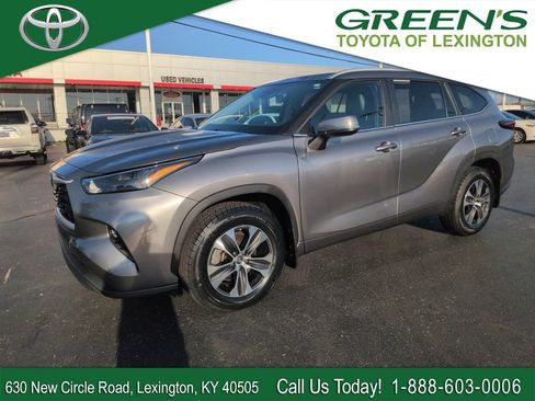 Certified 2025 Toyota Highlander XLE AWD/4WD image 1