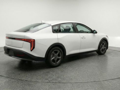 Used 2025 Kia K4 FWD image 9