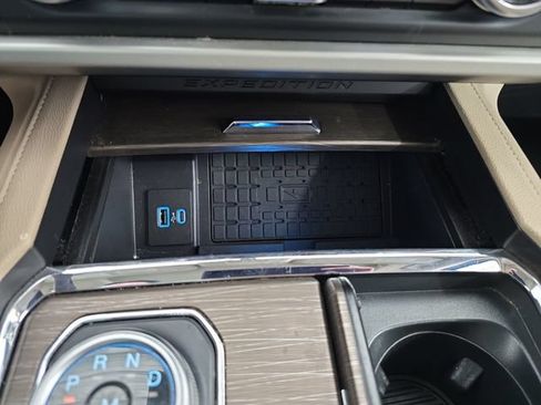 Used 2024 Ford Expedition Limited AWD/4WD image 23