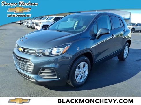 Used 2022 Chevrolet Trax LS w/ Tint and Cruise Package image 7