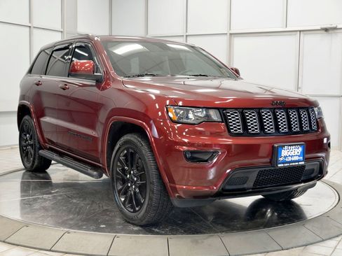 Used 2021 Jeep Grand Cherokee Laredo X image 2