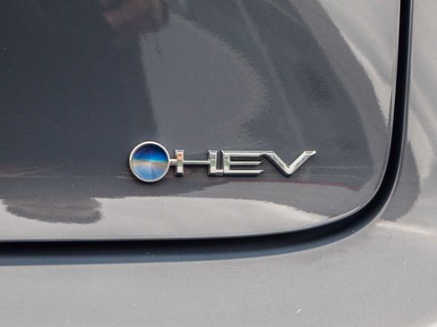 Used 2025 Toyota Prius XLE FWD image 12