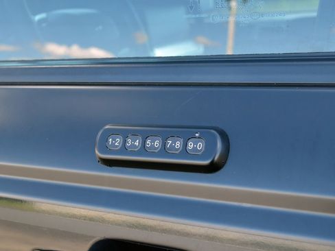 Used 2022 Ford Bronco Black Diamond image 8