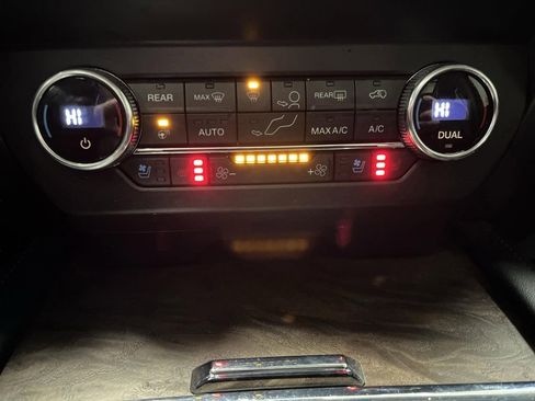 Used 2019 Ford Expedition Platinum image 21