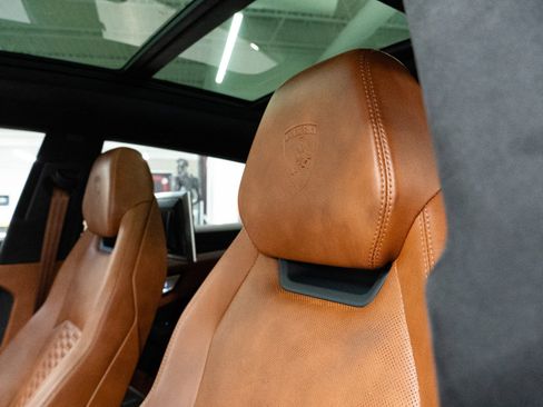 Used 2019 Lamborghini Urus image 13