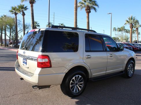 Used 2017 Ford Expedition XLT image 5