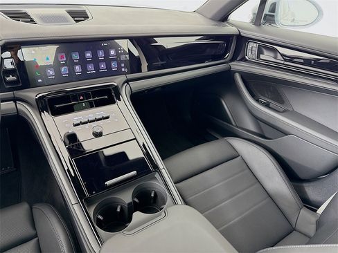 New 2025 Porsche Panamera 4 image 25