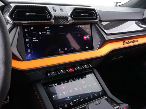 Used 2025 Lamborghini Urus Performante AWD/4WD image 28