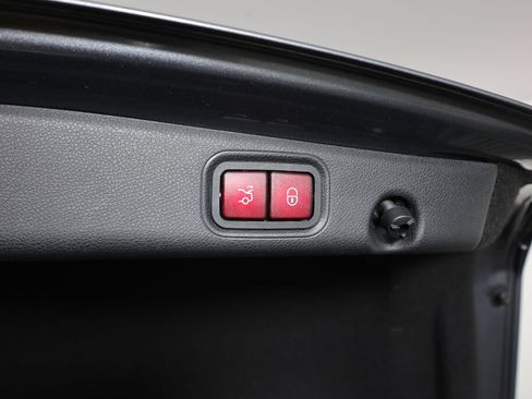Used 2019 Mercedes-Benz E 300 4MATIC image 20