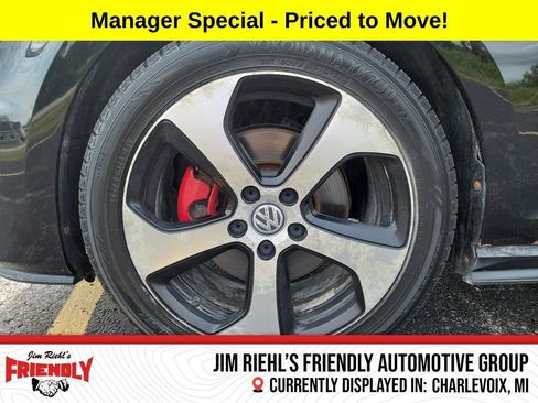 Used 2016 Volkswagen Golf S image 27