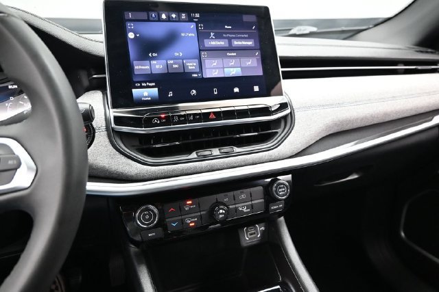 Certified 2024 Jeep Compass Latitude AWD/4WD image 40