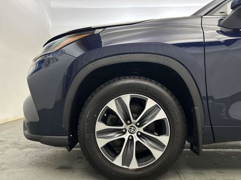 Used 2024 Toyota Highlander XLE AWD/4WD image 22