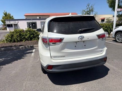 Used 2014 Toyota Highlander Plus FWD image 10