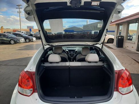 Used 2012 Hyundai Veloster w/ Style Pkg image 21