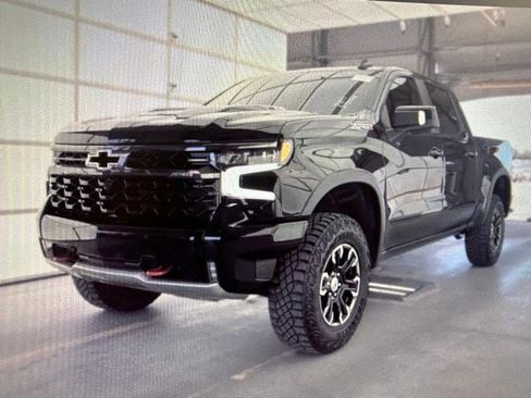 Used 2023 Chevrolet Silverado 1500 ZR2 w/ Technology Package AWD/4WD image 4