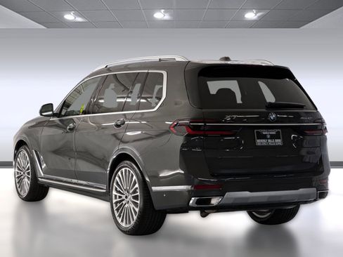 Used 2026 BMW X7 xDrive40i w/ Premium Package image 3