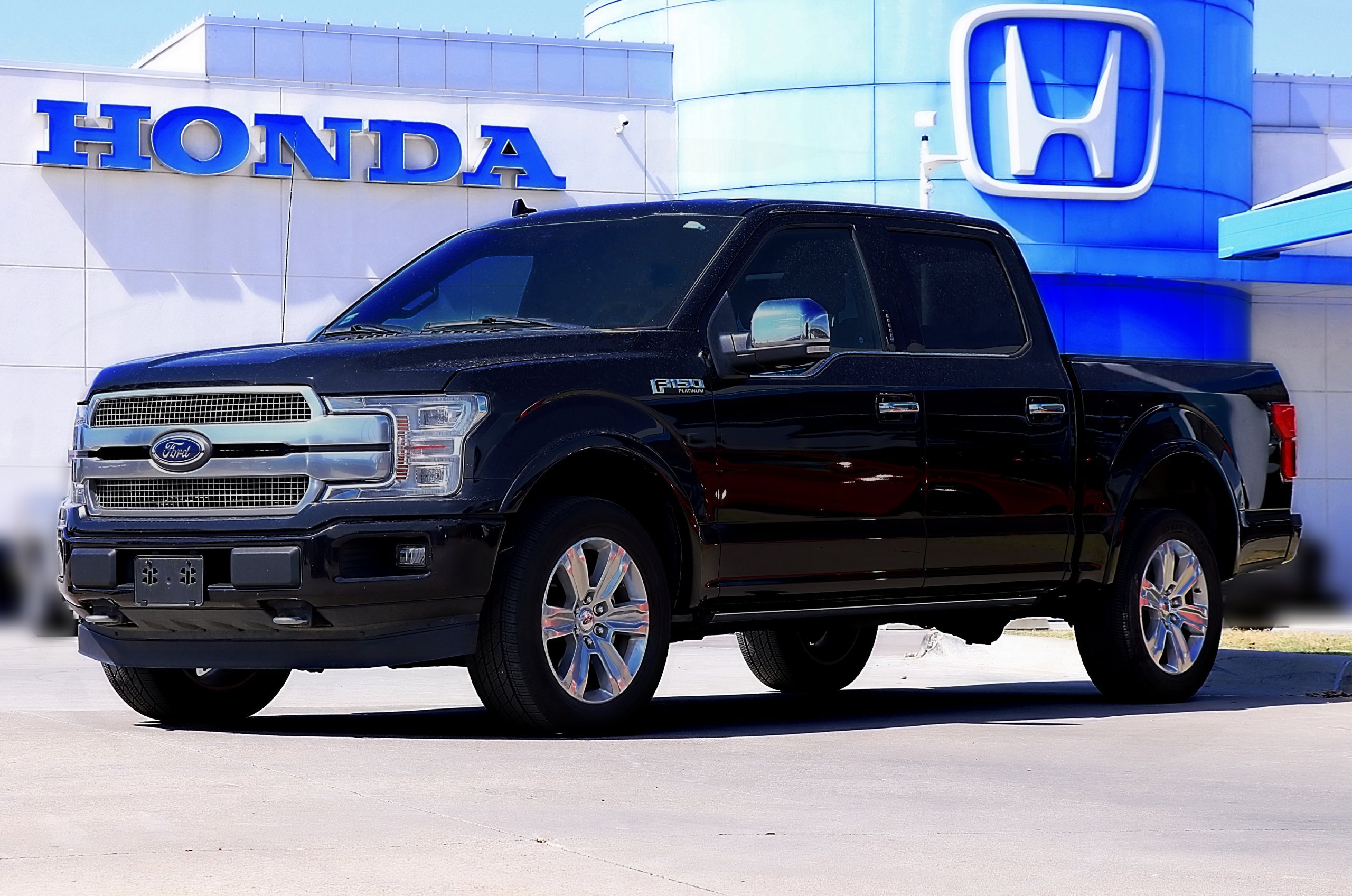 Used 2020 Ford F150 Platinum AWD/4WD image 1