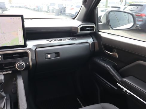 Used 2025 Toyota Tacoma TRD Sport image 17
