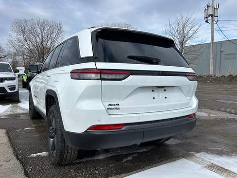 New 2026 Jeep Grand Cherokee Limited w/ Limited Altitude Package AWD/4WD image 5