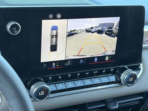 Used 2024 GMC Canyon Denali image 15