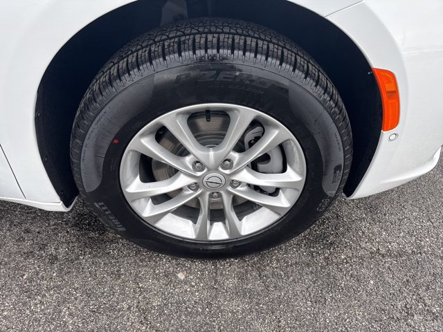 New 2026 Chrysler Pacifica Select AWD/4WD image 12