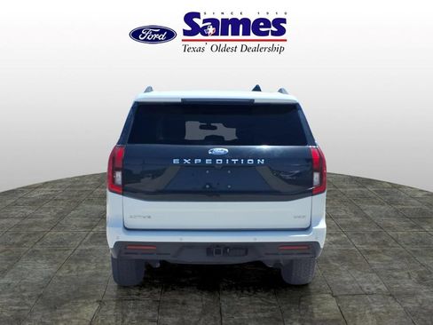 Used 2025 Ford Expedition Max Active RWD image 4