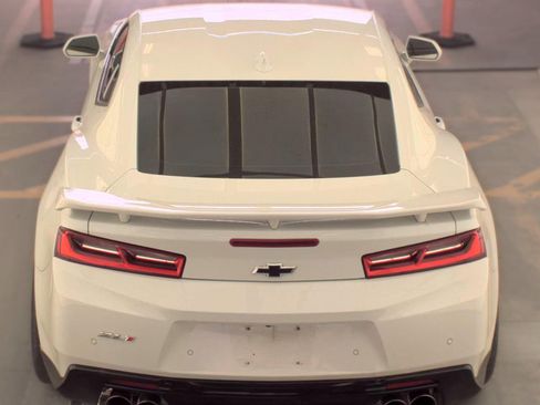 Used 2018 Chevrolet Camaro ZL1 RWD image 6
