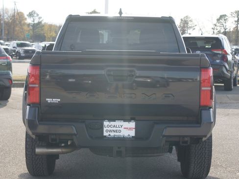 Used 2024 Toyota Tacoma TRD Off-Road image 3