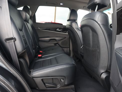 Used 2020 Kia Sorento EX FWD image 24