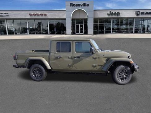 New 2026 Jeep Gladiator Sport image 2