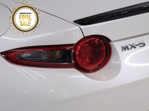 Used 2023 MAZDA MX-5 Miata Club w/ Weather Package image 13