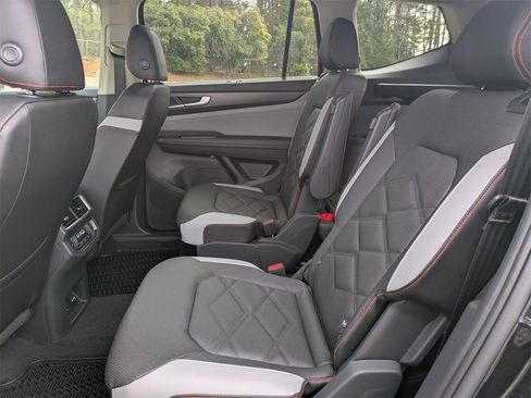 New 2026 Volkswagen Atlas Peak Edition image 14