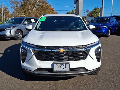 Used 2024 Chevrolet Trax LT image 2