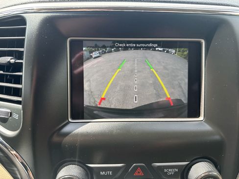 Used 2019 Jeep Grand Cherokee Laredo AWD/4WD image 21