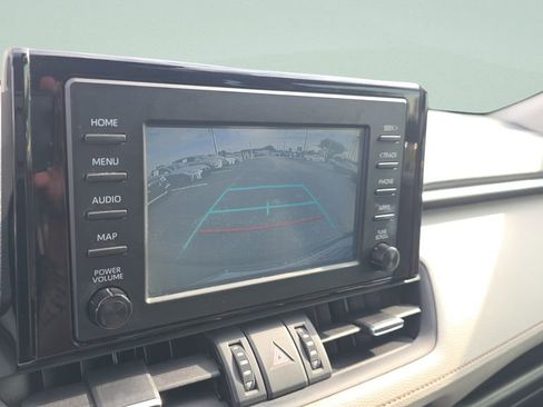 Used 2019 Toyota RAV4 XLE Premium FWD image 18